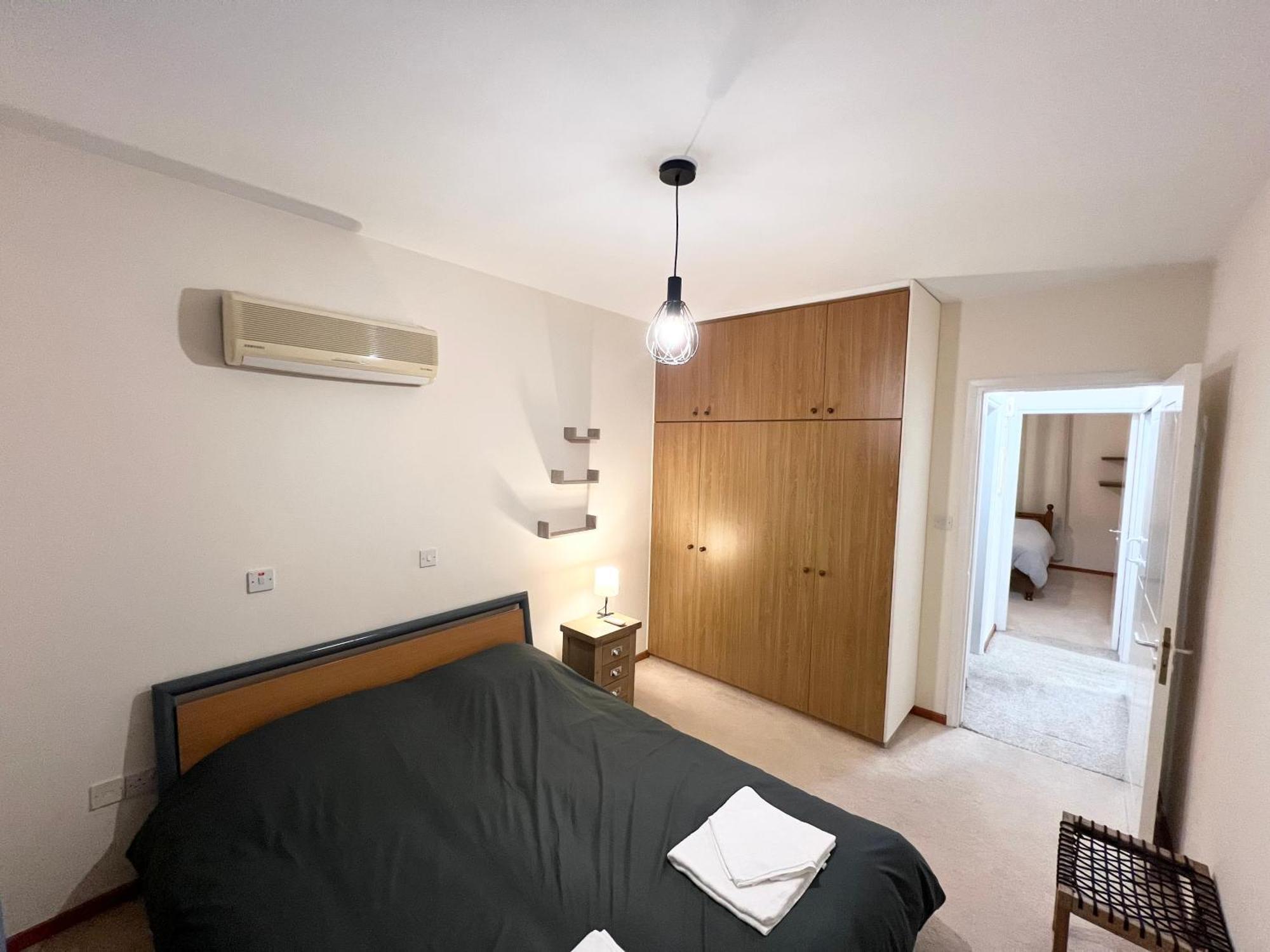 212 Apartment, A 2-Bedroom Escape Paphos Bagian luar foto